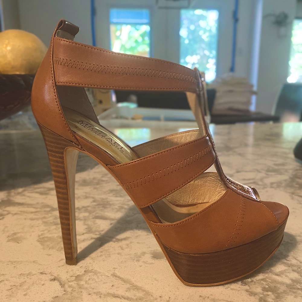 Like new. Michael Kor heels.